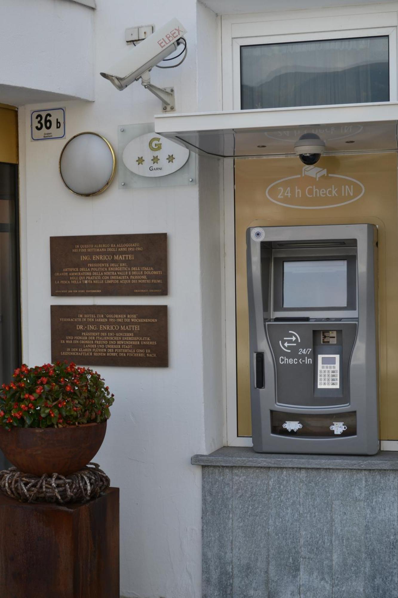 Hotel Goldene Rose Brunico Exterior foto